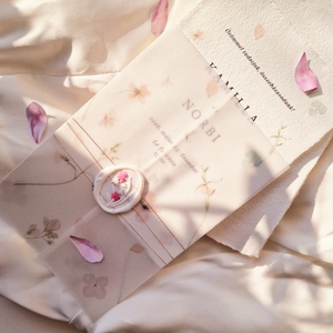 Merített papírra készült, akvarell virágos esküvői meghívó pausz papírban és viaszpecséttel - esküvő - meghívó & kártya - menü - Meska.hu