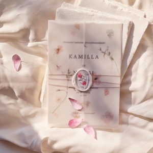 Merített papírra készült, akvarell virágos esküvői meghívó pausz papírban és viaszpecséttel - Meska.hu