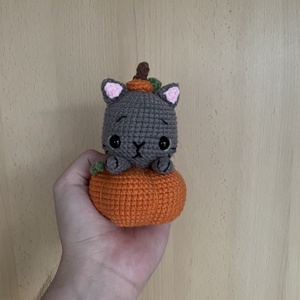 Horgolt Halloween cica - otthon & életmód - dekoráció - halloween - halloweeni figurák - Meska.hu