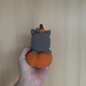 Horgolt Halloween cica - otthon & életmód - dekoráció - halloween - halloweeni figurák - Meska.hu