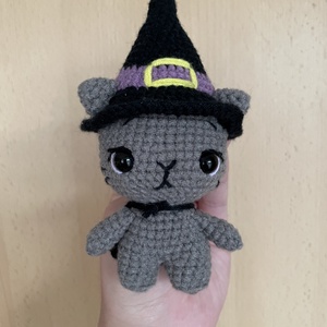 Horgolt Halloween cica boszorkány - otthon & életmód - dekoráció - halloween - halloweeni figurák - Meska.hu