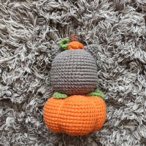 Horgolt Halloween cica - otthon & életmód - dekoráció - halloween - halloweeni figurák - Meska.hu