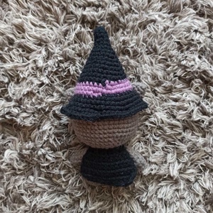 Horgolt Halloween cica boszorkány - otthon & életmód - dekoráció - halloween - halloweeni figurák - Meska.hu