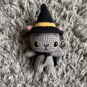 Horgolt Halloween cica, Otthon & Életmód, Dekoráció, Halloween, Halloweeni figurák, Horgolás, MESKA