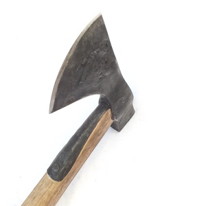 Kovácsolt acél bushcraft balta kemény acél éllel, kézzel faragott somfa botnyéllel, [BN_02a] - otthon & életmód - konyhafelszerelés, tálalás - sütés, főzés - kés & késtartó - Meska.hu