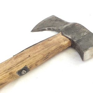 Kovácsolt acél bushcraft balta kemény acél éllel, kézzel faragott somfa botnyéllel, [BN_02a] - otthon & életmód - konyhafelszerelés, tálalás - sütés, főzés - kés & késtartó - Meska.hu