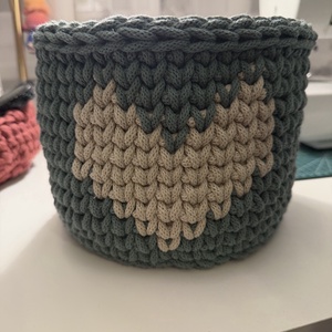 Horgolt tároló szív mintával - Meska.hu