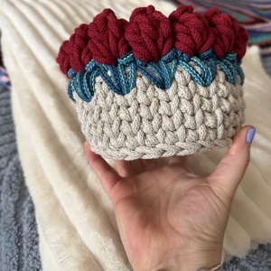 Horgolt virágos tárolók - otthon & életmód - tárolás & rendszerezés - tárolókosár - Meska.hu