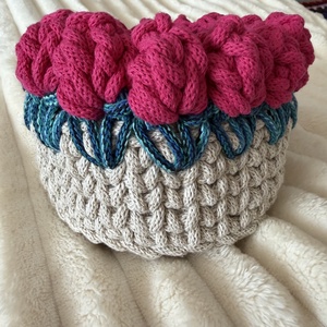 Horgolt virágos tárolók - otthon & életmód - tárolás & rendszerezés - tárolókosár - Meska.hu
