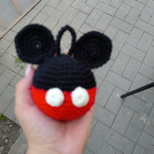 Mickey egér gömb, Otthon & Életmód, Dekoráció, Asztal és polc dekoráció, Asztaldísz, Horgolás, ​Nézd meg ezt a tündéri, puha akril fonalból, gondos kézimunkával készült Mickey Mouse figurát! ? T..., MESKA