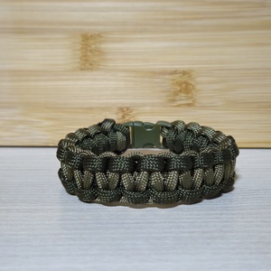 Zöld paracord karkötő - Meska.hu