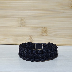Fekete paracord karkötő, Ékszer, Karkötő, Fonott karkötő, Fonás (csuhé, gyékény, stb.), Csomózás, MESKA