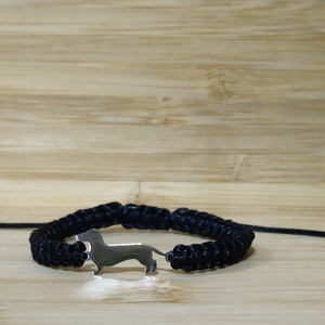 Tacskó medálos makramé karkötő, Ékszer, Karkötő, Fonott karkötő, Csomózás, Fonás (csuhé, gyékény, stb.), MESKA