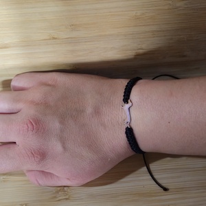 Tacskó medálos makramé karkötő - ékszer - karkötő - fonott karkötő - Meska.hu