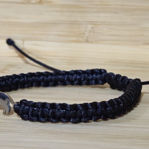 Tacskó medálos makramé karkötő - ékszer - karkötő - fonott karkötő - Meska.hu