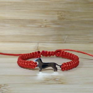 Tacskó medálos makramé karkötő, Ékszer, Karkötő, Fonott karkötő, Csomózás, Fonás (csuhé, gyékény, stb.), MESKA