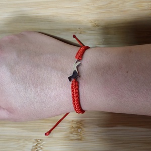 Tacskó medálos makramé karkötő - ékszer - karkötő - fonott karkötő - Meska.hu