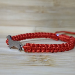 Tacskó medálos makramé karkötő - ékszer - karkötő - fonott karkötő - Meska.hu