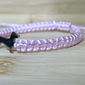 Tacskó medálos makramé karkötő - ékszer - karkötő - fonott karkötő - Meska.hu