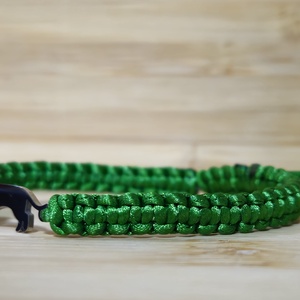 Tacskó medálos makramé karkötő - ékszer - karkötő - fonott karkötő - Meska.hu