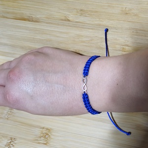 Makramé karkötő végtelen jellel - ékszer - karkötő - karkötő medállal - Meska.hu