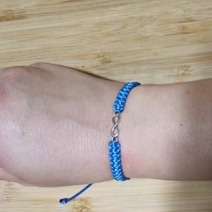 Makramé karkötő végtelen jellel - ékszer - karkötő - karkötő medállal - Meska.hu