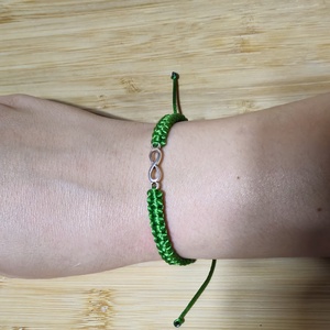 Makramé karkötő végtelen jellel - ékszer - karkötő - karkötő medállal - Meska.hu