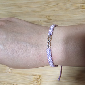 Makramé karkötő végtelen jellel - ékszer - karkötő - karkötő medállal - Meska.hu