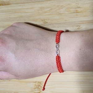 Makramé karkötő végtelen jellel - ékszer - karkötő - karkötő medállal - Meska.hu