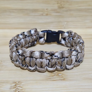 Stílusos paracord csatos karkötő - Meska.hu