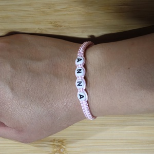 Egyedi névre szóló makramé karkötő  személyre szabott ajándék - ékszer - karkötő - névre szóló karkötő - Meska.hu