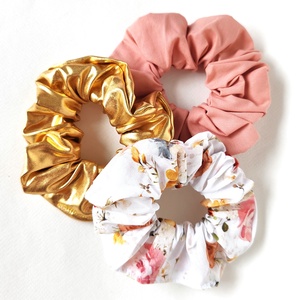 3 db scrunchie, hajgumi - fehér alapon virágmintás, világos arany, púderrózsaszín scrunchie, hajgumi, Ruha & Divat, Hajdísz & Hajcsat, Hajgumi, Varrás, MESKA