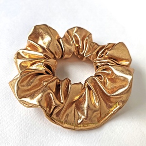 Világos arany színű scrunchie, hajgumi - ruha & divat - hajdísz & hajcsat - hajgumi - Meska.hu