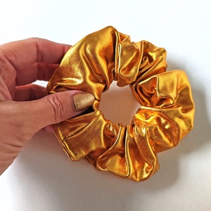 Telt arany színű scrunchie, hajgumi - ruha & divat - hajdísz & hajcsat - hajgumi - Meska.hu