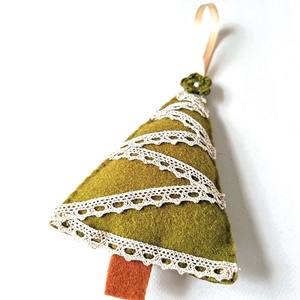 Gyapjúfilc karácsonyfadísz zöld, csipkés - karácsony - karácsonyi lakásdekoráció - karácsonyfadíszek - Meska.hu