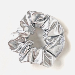 Ezüst színű scrunchie, hajgumi, Ruha & Divat, Hajdísz & Hajcsat, Hajgumi, Varrás, MESKA