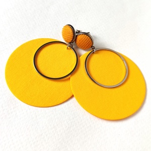 Egyszínű sárga nagyméretű textilfülbevaló ezüsttel - ékszer - fülbevaló - lógó fülbevaló - Meska.hu