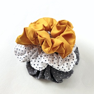 3 db scrunchie, hajgumi - mustársárga, fehér tűpettyes, szürke tűpettyes scrunchie, hajgumi 3 db/csomag - ruha & divat - hajdísz & hajcsat - hajgumi - Meska.hu