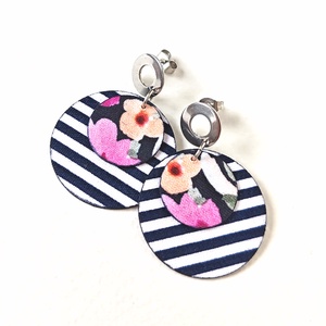 Sötétkék-fehér, virágmintás kisméretű textilfülbevaló - ékszer - fülbevaló - lógó fülbevaló - Meska.hu