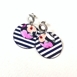 Sötétkék-fehér, virágmintás kisméretű textilfülbevaló - ékszer - fülbevaló - lógó fülbevaló - Meska.hu