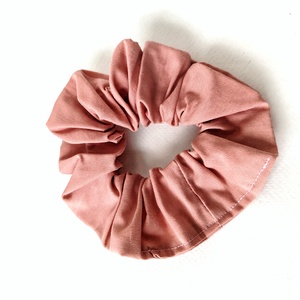 Egyszínű púderrózsaszín scrunchie, hajgumi, Ruha & Divat, Hajdísz & Hajcsat, Hajgumi, Varrás, MESKA
