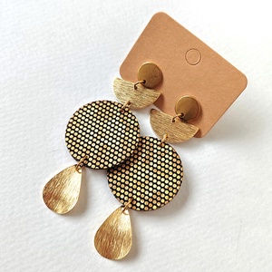 Arany pöttyös textilfülbevaló aranyozott nemesacél kiegészítőkkel - ékszer - fülbevaló - lógó fülbevaló - Meska.hu