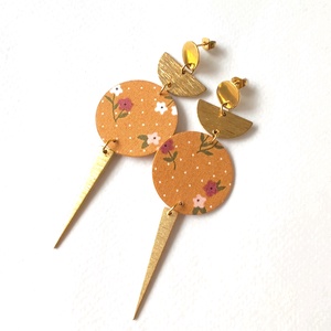 Mustársárga virágmintás textilfülbevaló aranyozott nemesacél kiegészítőkkel, Ékszer, Fülbevaló, Lógó fülbevaló, Ékszerkészítés, MESKA