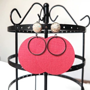 Egyszínű sötét rózsaszín nagyméretű textilfülbevaló ezüsttel, Ékszer, Fülbevaló, Lógó fülbevaló, Ékszerkészítés, MESKA