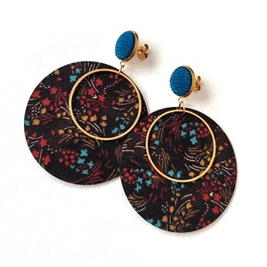 Őszies, mintás barna-türkiz nagyméretű textilfülbevaló aranyozott nemesacél alkatrészekkel - ékszer - fülbevaló - lógó fülbevaló - Meska.hu