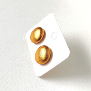 Telt arany színű metál hatású textilfülbevaló - ékszer - fülbevaló - pötty fülbevaló - Meska.hu