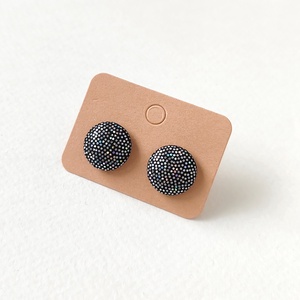 Ezüstösen csillogó textilfülbevaló - ékszer - fülbevaló - pötty fülbevaló - Meska.hu