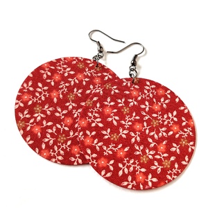 Meleg piros alapon apró virágmintás textilfülbevaló, Ékszer, Fülbevaló, Lógó fülbevaló, Ékszerkészítés, MESKA