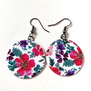 Fehér alapon pink virágmintás textilfülbevaló, Ékszer, Fülbevaló, Lógó fülbevaló, Ékszerkészítés, MESKA