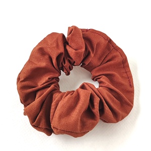 Barna egyszínű scrunchie, hajgumi - Meska.hu